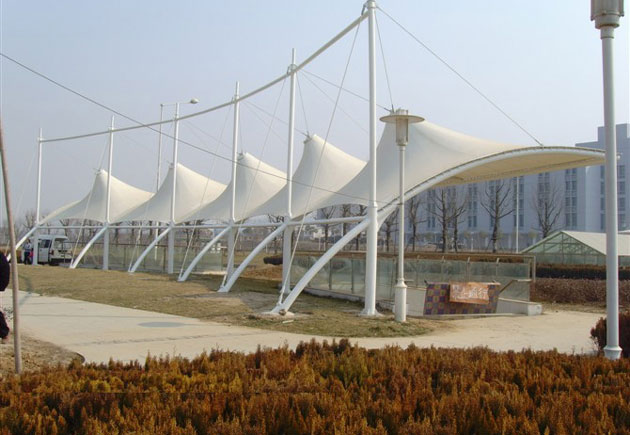 內(nèi)蒙古膜結構建築采用(yòng)單邊支撐是(shì)否足夠牢固？