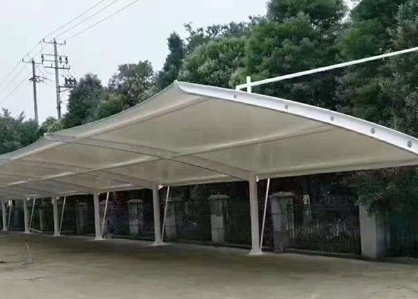 呼和(hé)浩特膜結構汽車(chē)車(chē)棚如(rú)何預防積水(shuǐ)